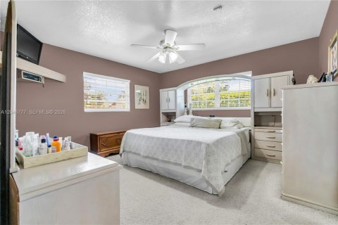 Casa en venta en Miami, Florida, 4 dormitorios, 210.24 m2 № 2242467 - foto 16