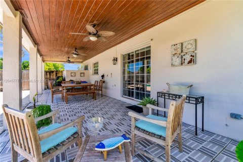 Casa en venta en Miami, Florida, 4 dormitorios, 210.24 m2 № 2242467 - foto 27
