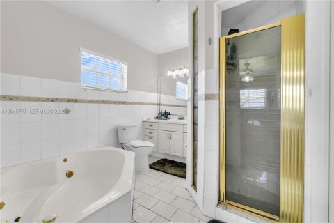 Casa en venta en Miami, Florida, 4 dormitorios, 210.24 m2 № 2242467 - foto 17