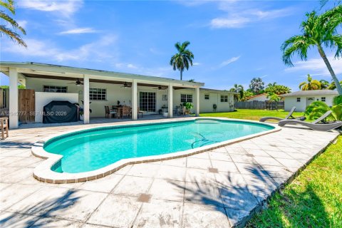 Casa en venta en Miami, Florida, 4 dormitorios, 210.24 m2 № 2242467 - foto 30