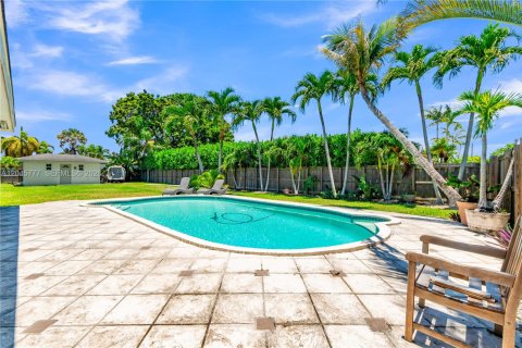 Casa en venta en Miami, Florida, 4 dormitorios, 210.24 m2 № 2242467 - foto 28