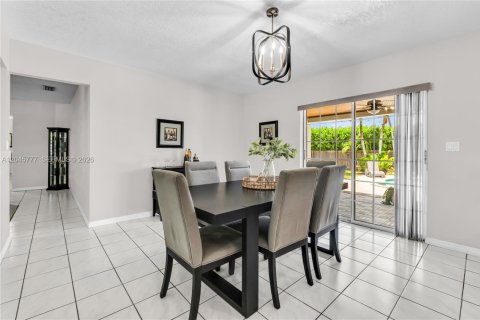 Casa en venta en Miami, Florida, 4 dormitorios, 210.24 m2 № 2242467 - foto 10