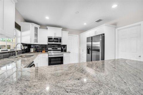 Casa en venta en Miami, Florida, 4 dormitorios, 210.24 m2 № 2242467 - foto 6