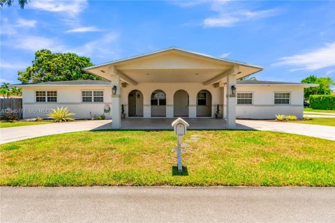 Casa en venta en Miami, Florida, 4 dormitorios, 210.24 m2 № 2242467 - foto 4
