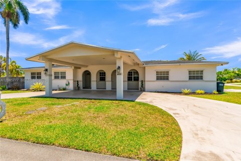 Casa en venta en Miami, Florida, 4 dormitorios, 210.24 m2 № 2242467 - foto 5