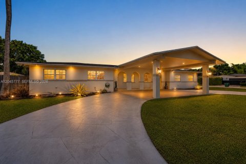 Casa en Miami, Florida 4 dormitorios, 210.24 m2 № 2242467