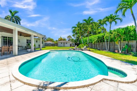 Casa en venta en Miami, Florida, 4 dormitorios, 210.24 m2 № 2242467 - foto 29
