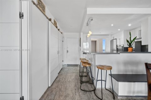 Copropriété à louer à North Miami Beach, Floride: 1 chambre, 77.76 m2 № 1990781 - photo 4