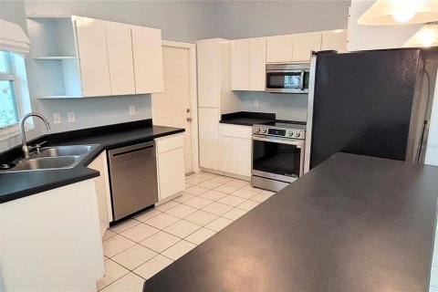 House in Sarasota, Florida 3 bedrooms, 107.86 sq.m. № 2238290 - photo 4