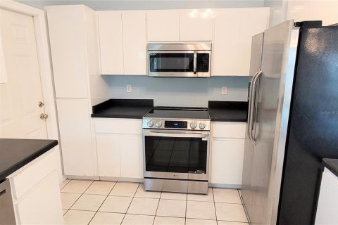 House in Sarasota, Florida 3 bedrooms, 107.86 sq.m. № 2238290 - photo 7
