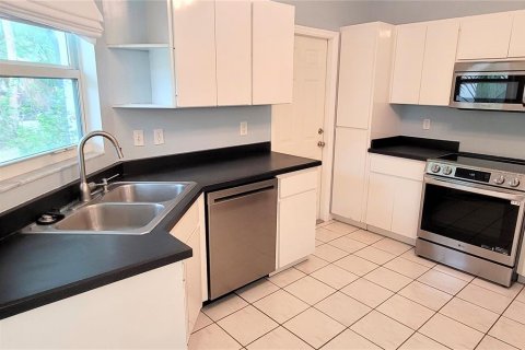 House in Sarasota, Florida 3 bedrooms, 107.86 sq.m. № 2238290 - photo 5
