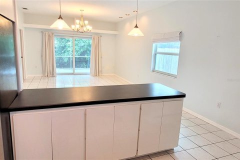 House in Sarasota, Florida 3 bedrooms, 107.86 sq.m. № 2238290 - photo 9