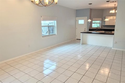 House in Sarasota, Florida 3 bedrooms, 107.86 sq.m. № 2238290 - photo 14