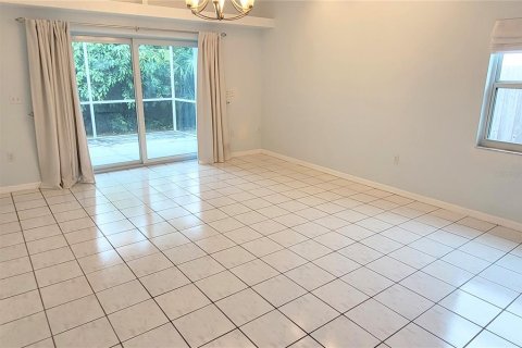 House in Sarasota, Florida 3 bedrooms, 107.86 sq.m. № 2238290 - photo 12