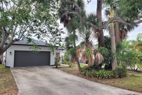 House in Sarasota, Florida 3 bedrooms, 107.86 sq.m. № 2238290 - photo 2