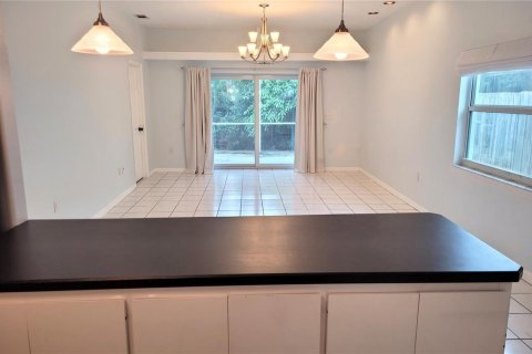 House in Sarasota, Florida 3 bedrooms, 107.86 sq.m. № 2238290 - photo 10