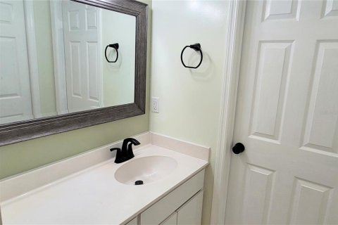 House in Sarasota, Florida 3 bedrooms, 107.86 sq.m. № 2238290 - photo 24