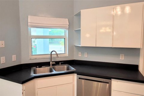 House in Sarasota, Florida 3 bedrooms, 107.86 sq.m. № 2238290 - photo 6