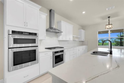 House in Orlando, Florida 7 bedrooms, 486.81 sq.m. № 2395609 - photo 13