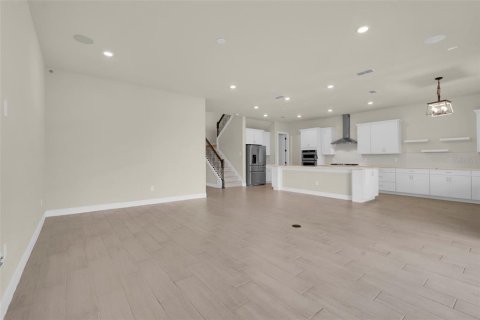 House in Orlando, Florida 7 bedrooms, 486.81 sq.m. № 2395609 - photo 6