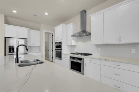 House in Orlando, Florida 7 bedrooms, 486.81 sq.m. № 2395609 - photo 10