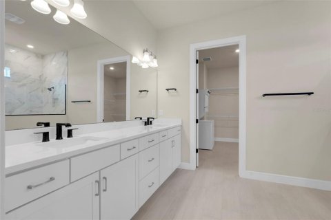 House in Orlando, Florida 7 bedrooms, 486.81 sq.m. № 2395609 - photo 21