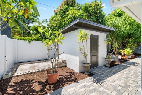 House in Tampa, Florida 3 bedrooms, 116.31 sq.m. № 2400343 - photo 22