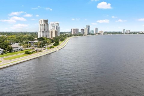 House in Tampa, Florida 3 bedrooms, 116.31 sq.m. № 2400343 - photo 30