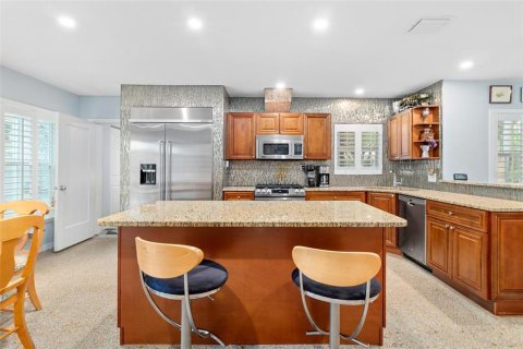 House in Tampa, Florida 3 bedrooms, 116.31 sq.m. № 2400343 - photo 8