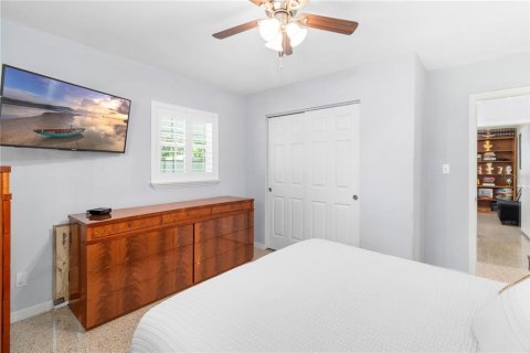 House in Tampa, Florida 3 bedrooms, 116.31 sq.m. № 2400343 - photo 17