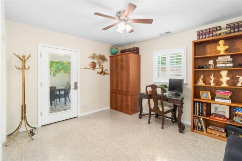 House in Tampa, Florida 3 bedrooms, 116.31 sq.m. № 2400343 - photo 18