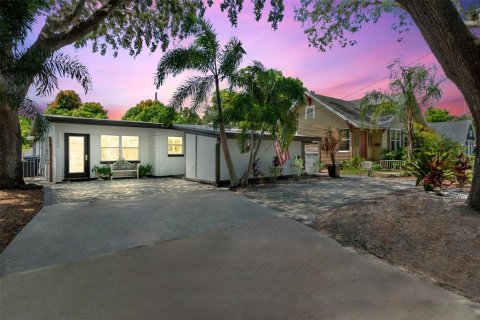 House in Tampa, Florida 3 bedrooms, 116.31 sq.m. № 2400343 - photo 26