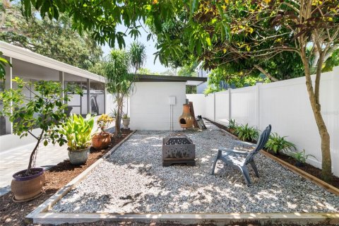 House in Tampa, Florida 3 bedrooms, 116.31 sq.m. № 2400343 - photo 23