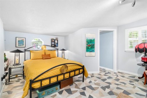 House in Tampa, Florida 3 bedrooms, 116.31 sq.m. № 2400343 - photo 11