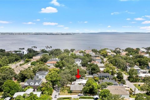 House in Tampa, Florida 3 bedrooms, 116.31 sq.m. № 2400343 - photo 28