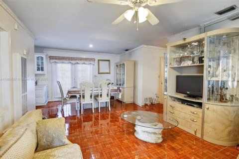 Villa ou maison à vendre à Miami Gardens, Floride: 4 chambres, 111.48 m2 № 1955973 - photo 5