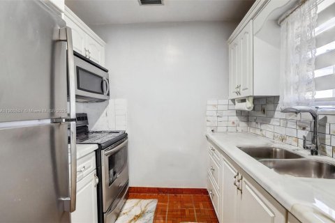 Villa ou maison à vendre à Miami Gardens, Floride: 4 chambres, 111.48 m2 № 1955973 - photo 8