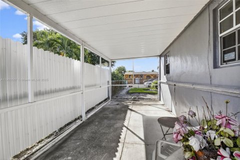Villa ou maison à vendre à Miami Gardens, Floride: 4 chambres, 111.48 m2 № 1955973 - photo 23