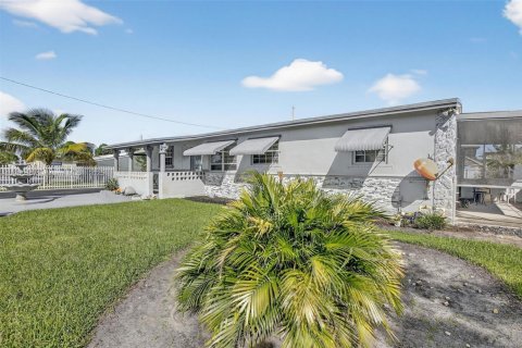 Villa ou maison à vendre à Miami Gardens, Floride: 4 chambres, 111.48 m2 № 1955973 - photo 4