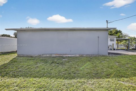 Villa ou maison à vendre à Miami Gardens, Floride: 4 chambres, 111.48 m2 № 1955973 - photo 25