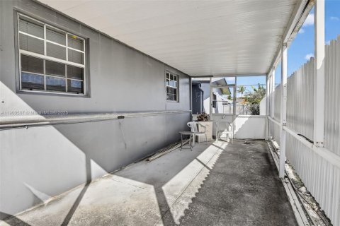 Villa ou maison à vendre à Miami Gardens, Floride: 4 chambres, 111.48 m2 № 1955973 - photo 24