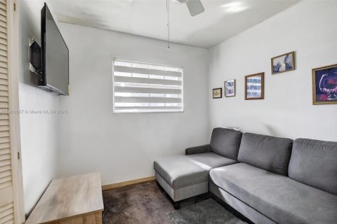 Villa ou maison à vendre à Miami Gardens, Floride: 4 chambres, 111.48 m2 № 1955973 - photo 13