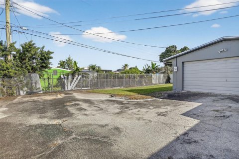 Villa ou maison à vendre à Miami Gardens, Floride: 4 chambres, 111.48 m2 № 1955973 - photo 22