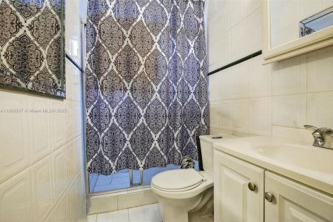 Villa ou maison à vendre à Miami Gardens, Floride: 4 chambres, 111.48 m2 № 1955973 - photo 12