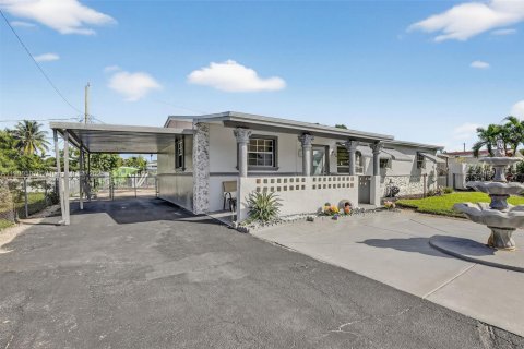Villa ou maison à vendre à Miami Gardens, Floride: 4 chambres, 111.48 m2 № 1955973 - photo 19