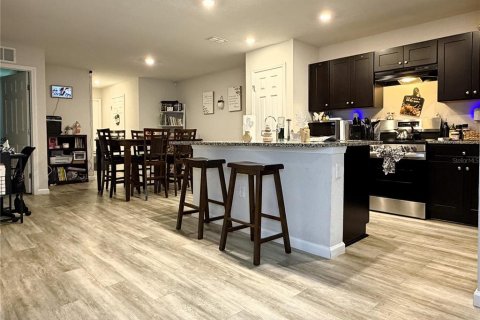 House in Jacksonville, Florida 4 bedrooms, 154.22 sq.m. № 2123342 - photo 4