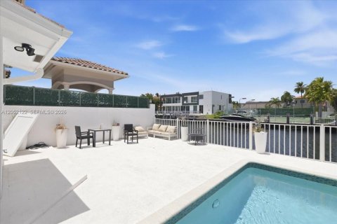 House in North Miami Beach, Florida 4 bedrooms, 312.24 sq.m. № 2173409 - photo 25