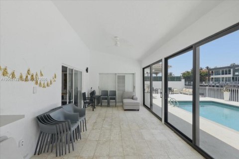 House in North Miami Beach, Florida 4 bedrooms, 312.24 sq.m. № 2173409 - photo 22