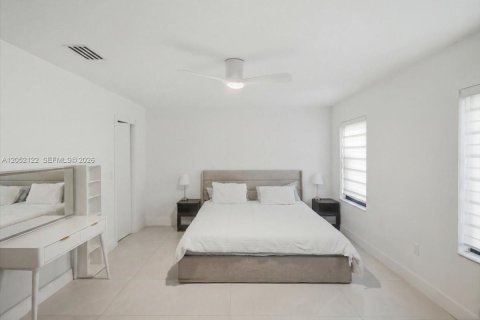 House in North Miami Beach, Florida 4 bedrooms, 312.24 sq.m. № 2173409 - photo 14