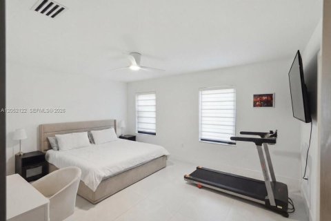 House in North Miami Beach, Florida 4 bedrooms, 312.24 sq.m. № 2173409 - photo 13